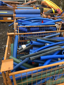 PE-Rohre-blau-und-gruen PE-Rohre-blau-und-gruen