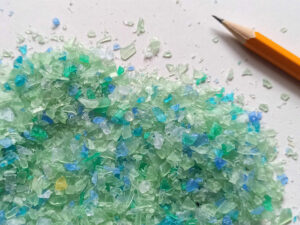 PP-Mahlgut-von-Flaschen-Klumpen-gruen-bunt PP-Mahlgut-von-Flaschen-Klumpen-gruen-bunt